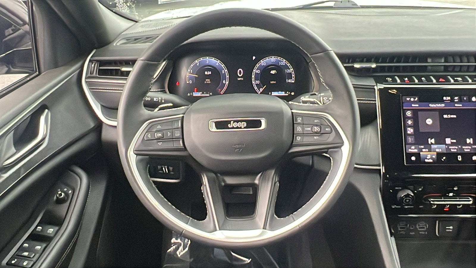 Used 2024 Jeep Grand Cherokee L Laredo image 24