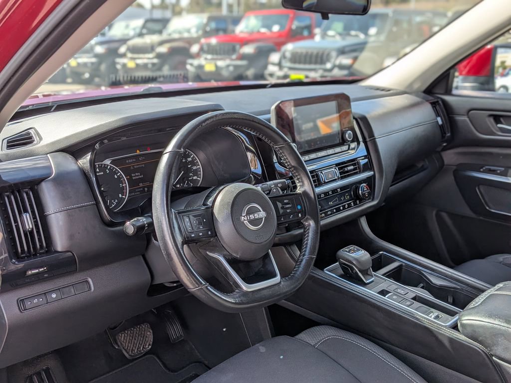 Used 2022 Nissan Pathfinder SV w/ SV Black Package image 12