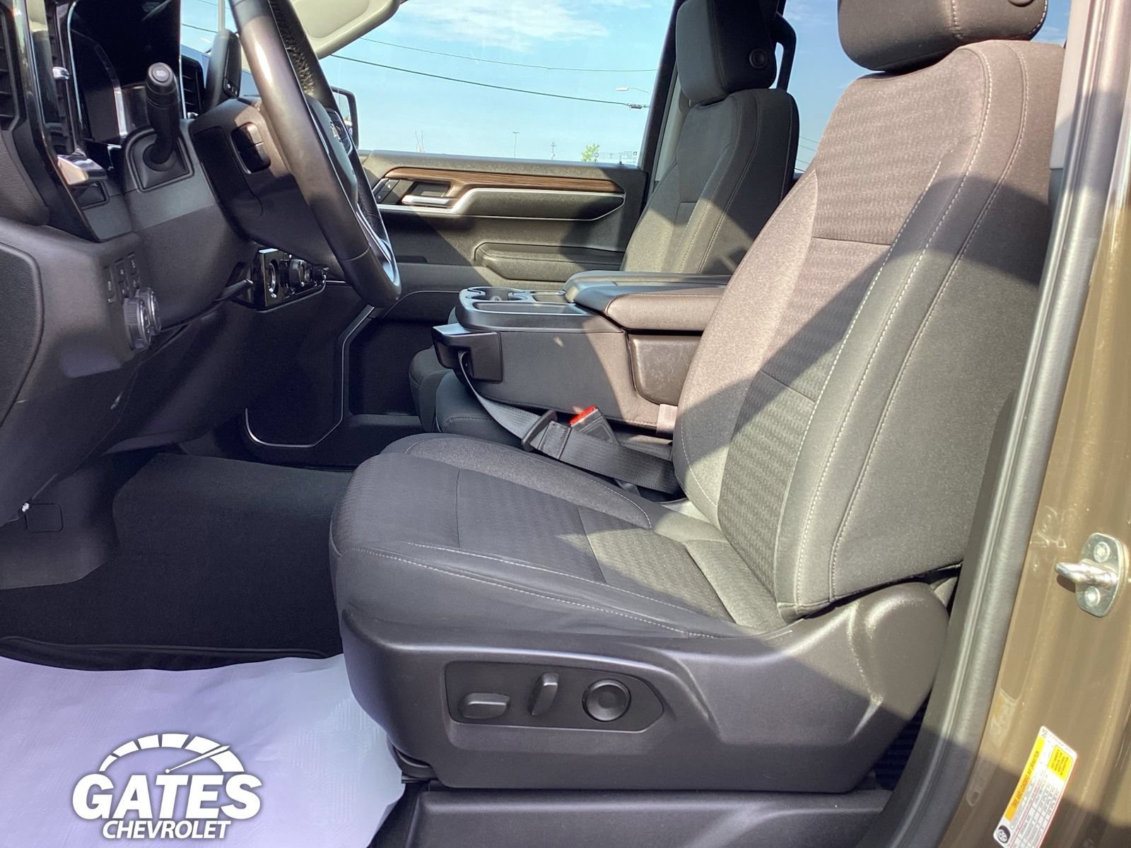 Used 2023 Chevrolet Silverado 1500 LT AWD/4WD image 11