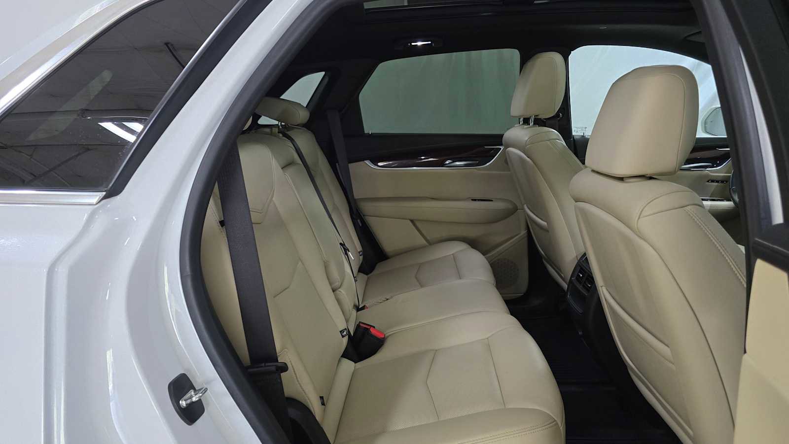 Used 2018 Cadillac XT5 Luxury w/ Driver Awareness Package image 12