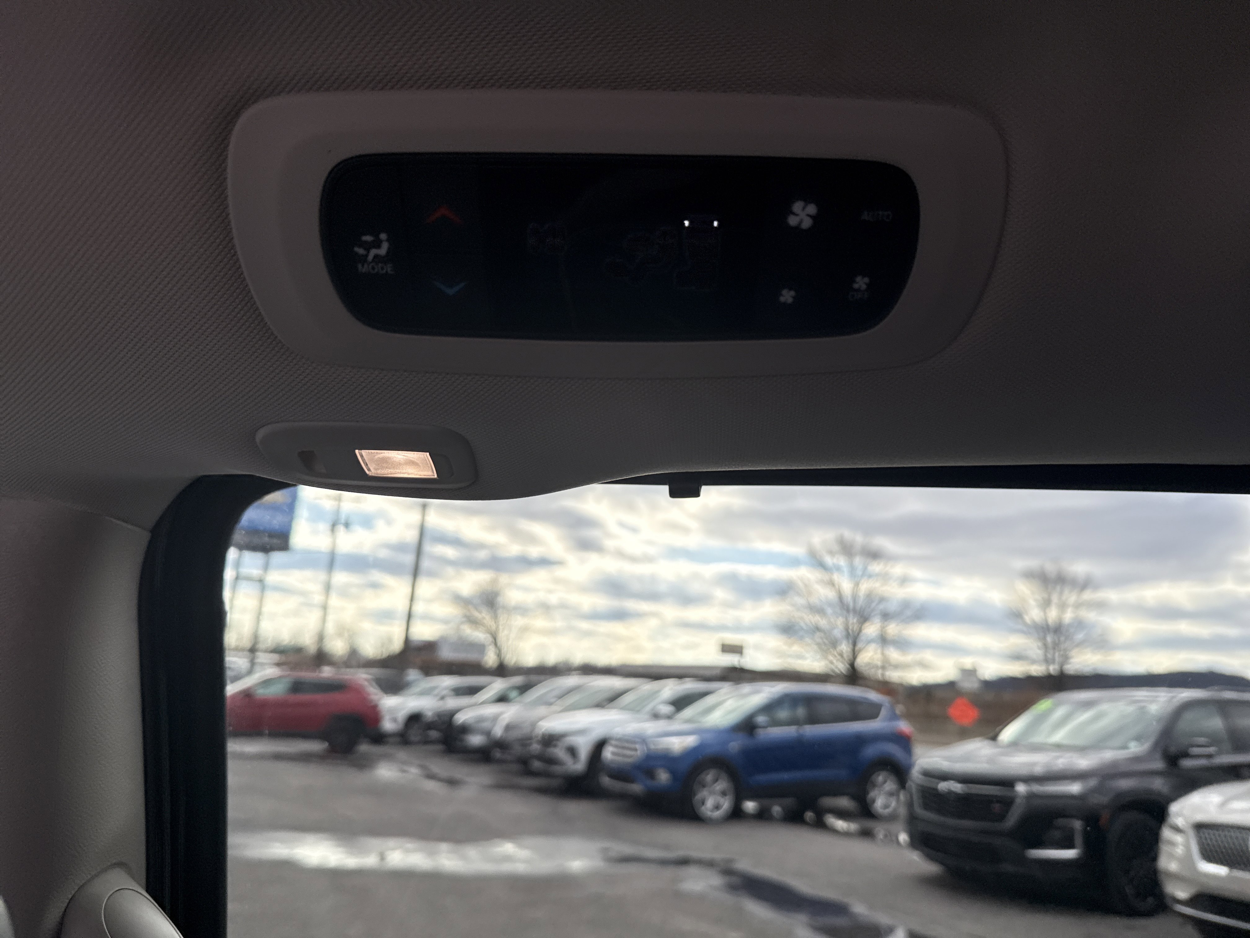 Used 2021 Chrysler Pacifica Limited image 15