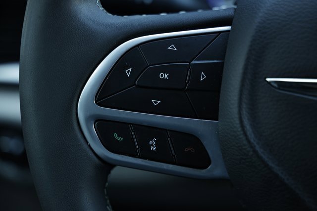 Used 2022 Chrysler Voyager LX image 32