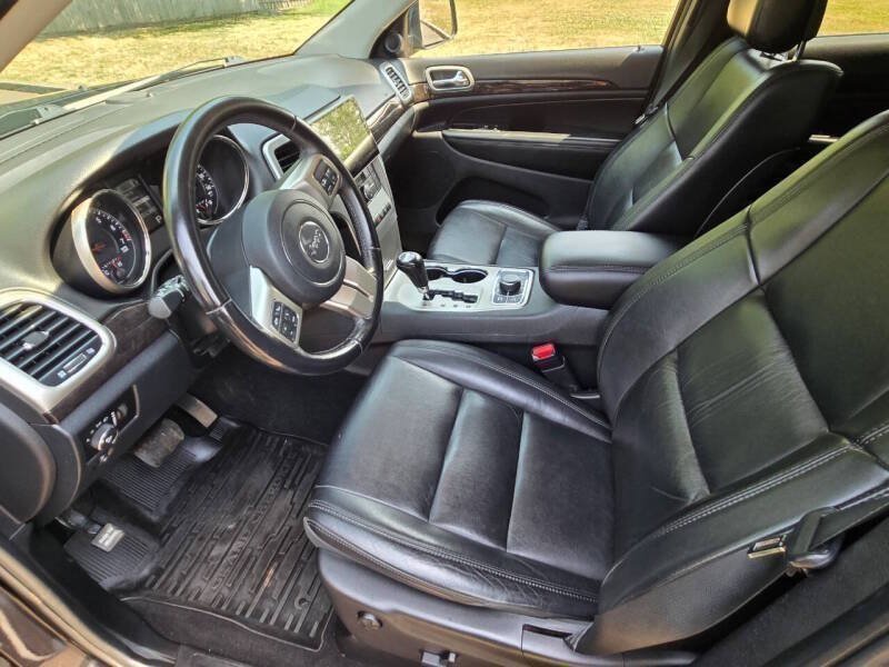 Used 2012 Jeep Grand Cherokee Laredo AWD/4WD image 4