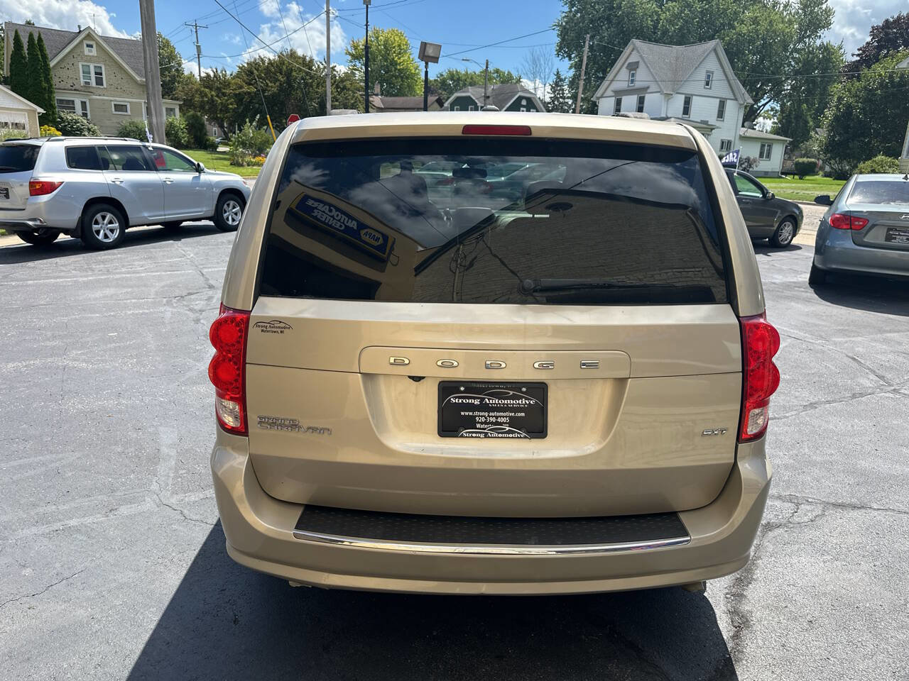 Used 2014 Dodge Grand Caravan SXT w/ UConnect Hands-Free Group image 3