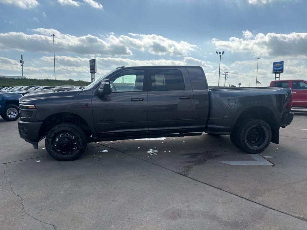 Used 2025 RAM 3500 Laramie AWD/4WD image 3