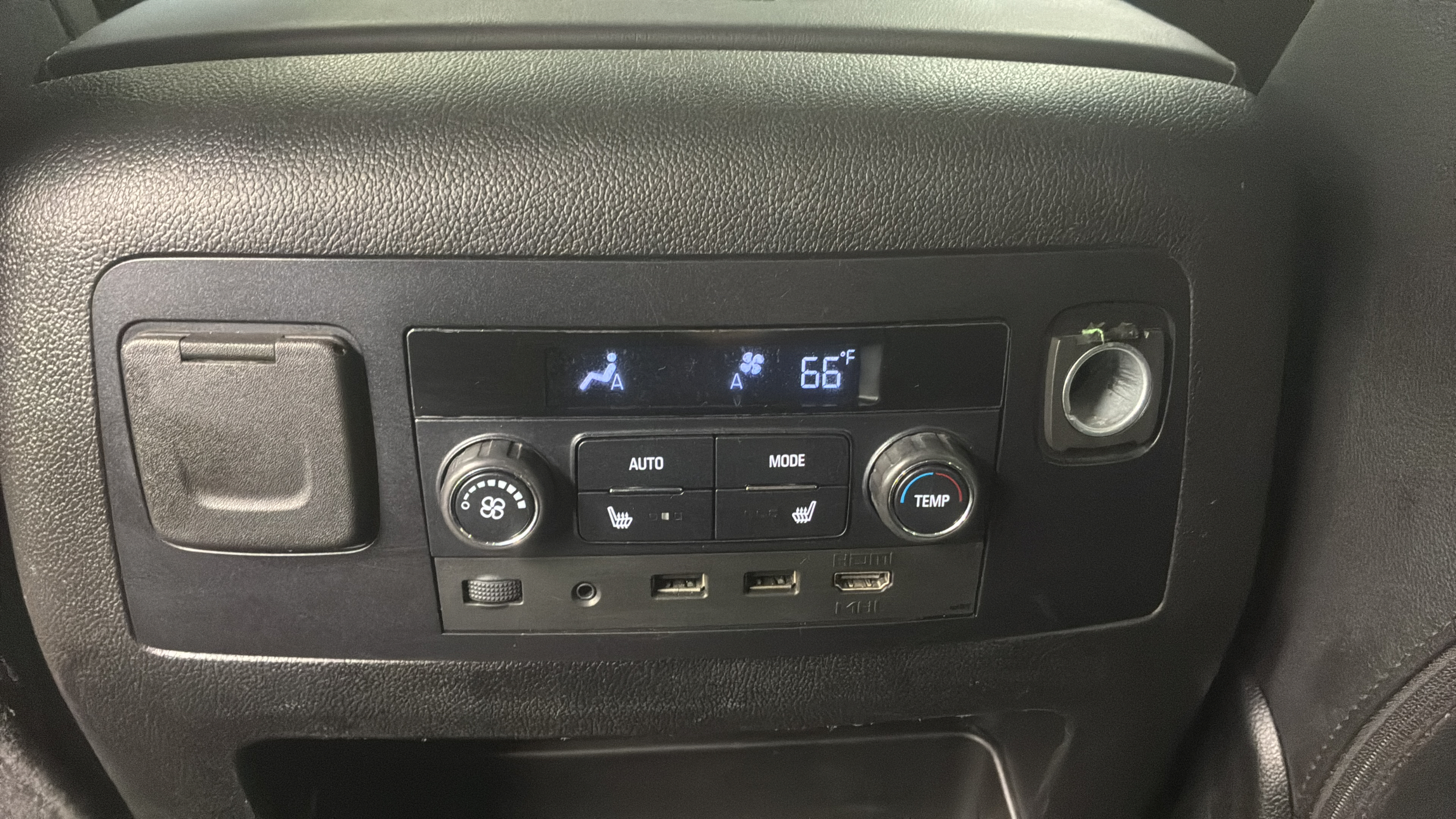 Used 2018 GMC Yukon SLT w/ Premium Edition RWD image 21