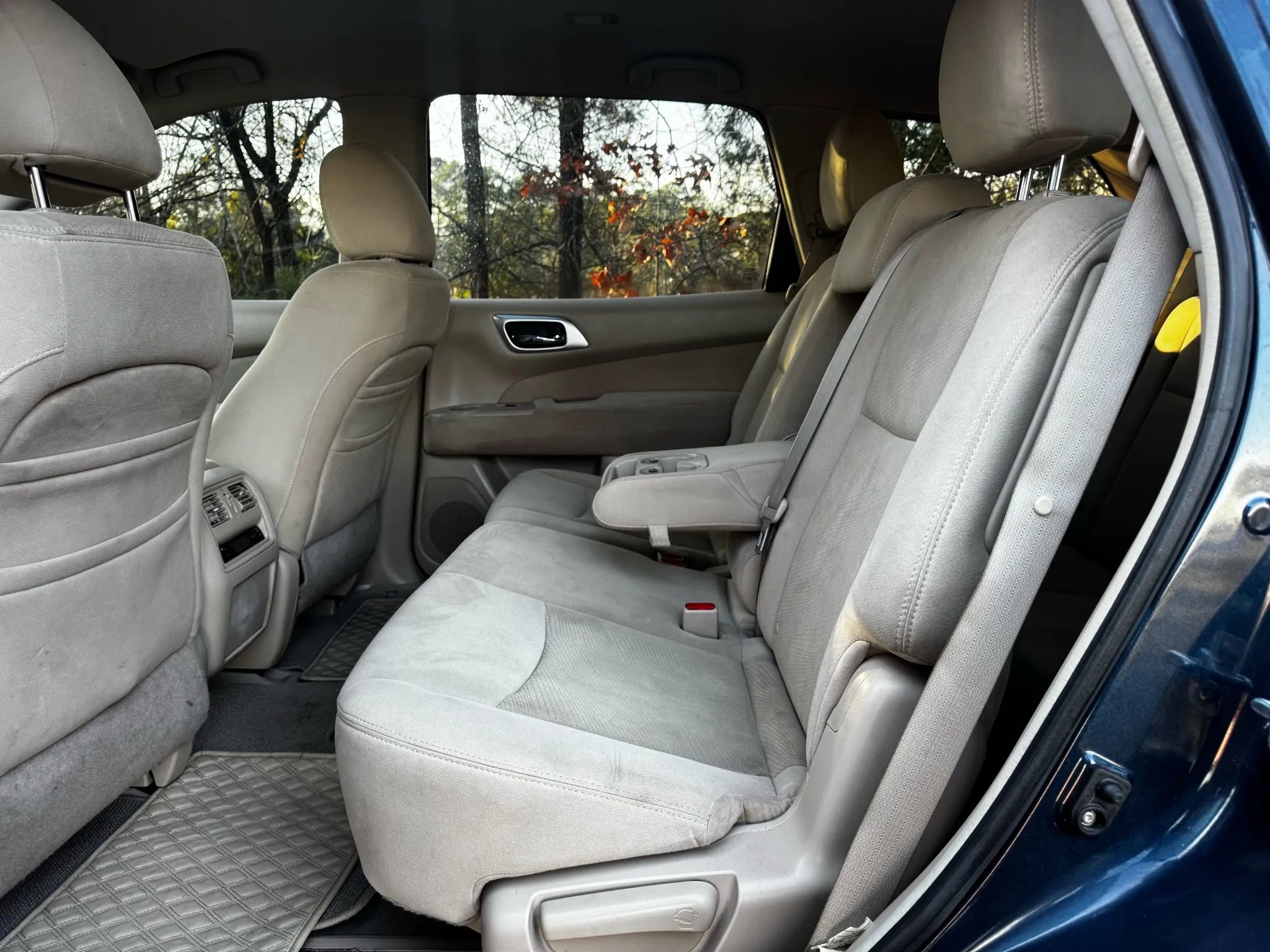 Used 2013 Nissan Pathfinder SV w/ Cargo Pkg image 19