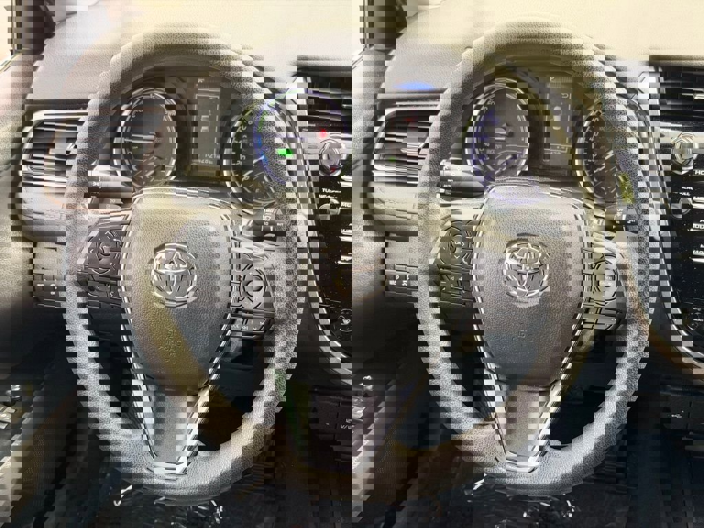 Used 2020 Toyota Camry LE FWD image 18