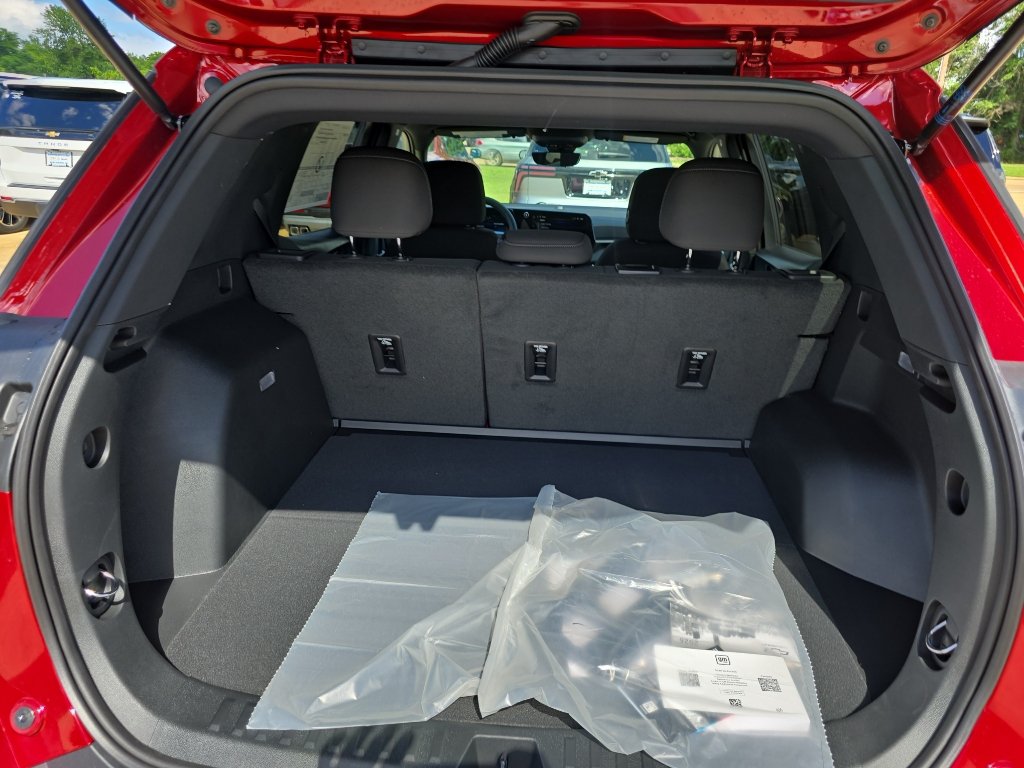 New 2026 Chevrolet Equinox LT w/ Safety and Technology Package FWD image 13