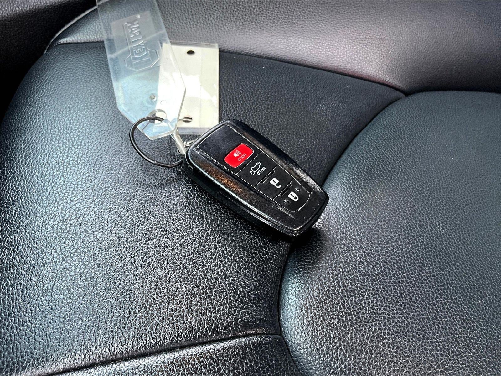 Used 2023 Toyota Highlander XLE AWD/4WD image 36