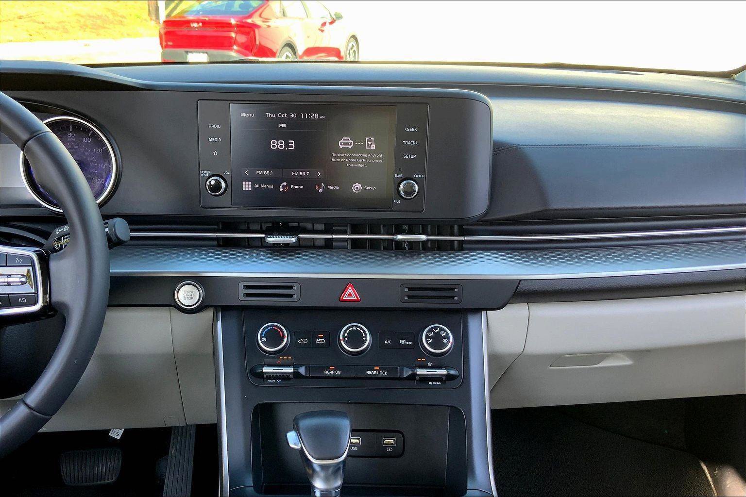 Used 2023 Kia Carnival LX image 6