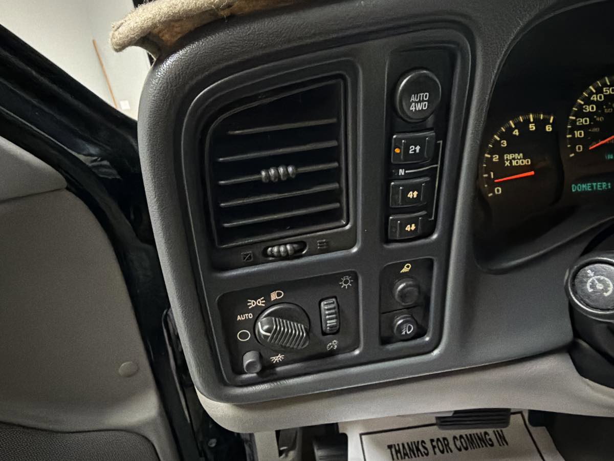 Used 2005 Chevrolet Avalanche Z71 w/ Sun And Sound Package image 14