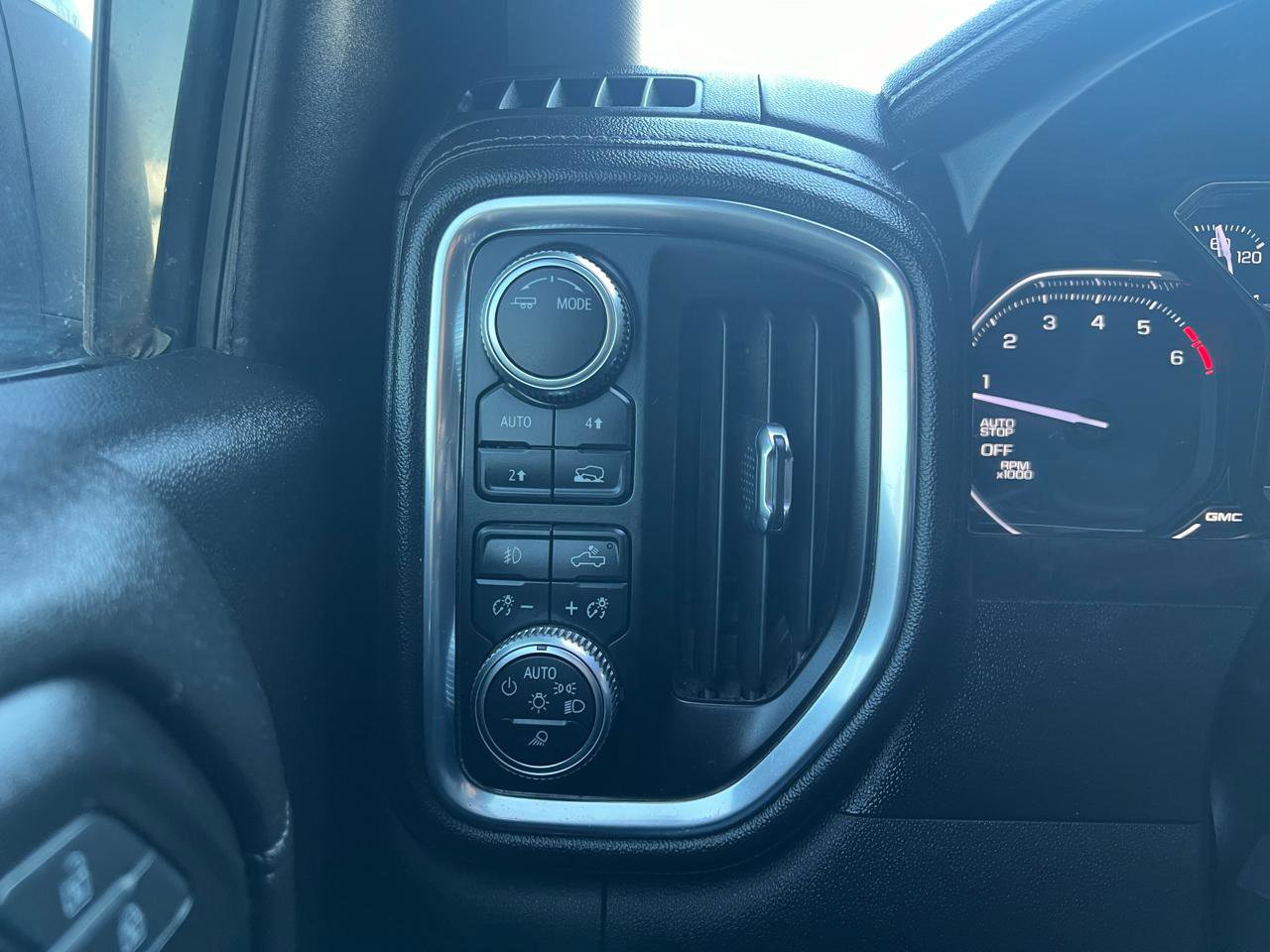 Used 2020 GMC Sierra 1500 SLT image 23