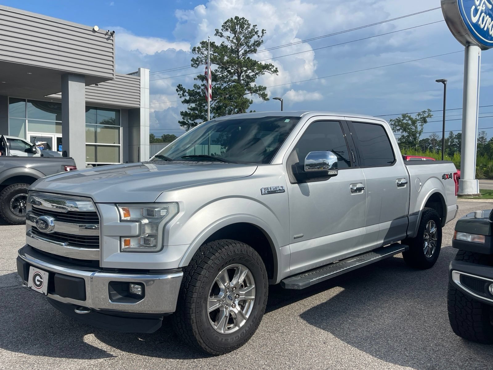 Used 2015 Ford F150 Lariat w/ Equipment Group 502A Luxury AWD/4WD image 4