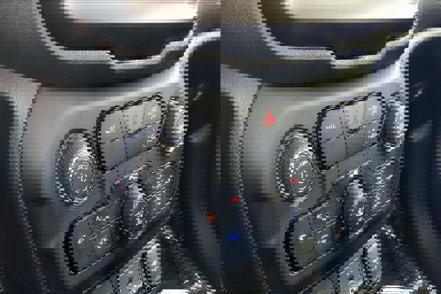 Used 2023 Jeep Renegade Latitude image 32