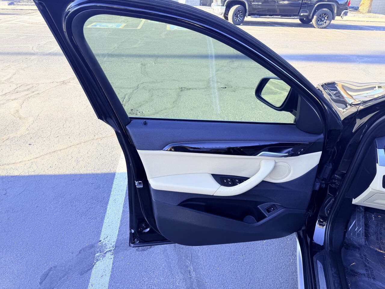Used 2017 BMW X1 xDrive28i AWD/4WD image 9