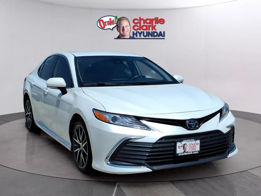 Used 2022 Toyota Camry XLE FWD image 7