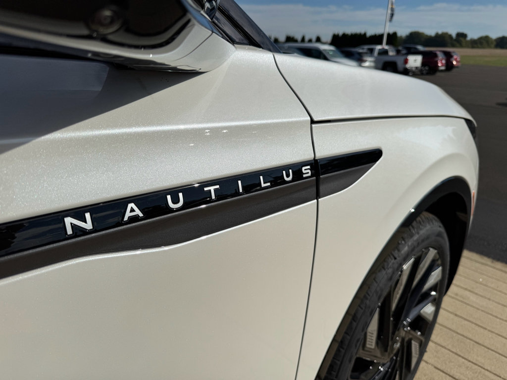 New 2026 Lincoln Nautilus Reserve w/ Jet Appearance Package image 5