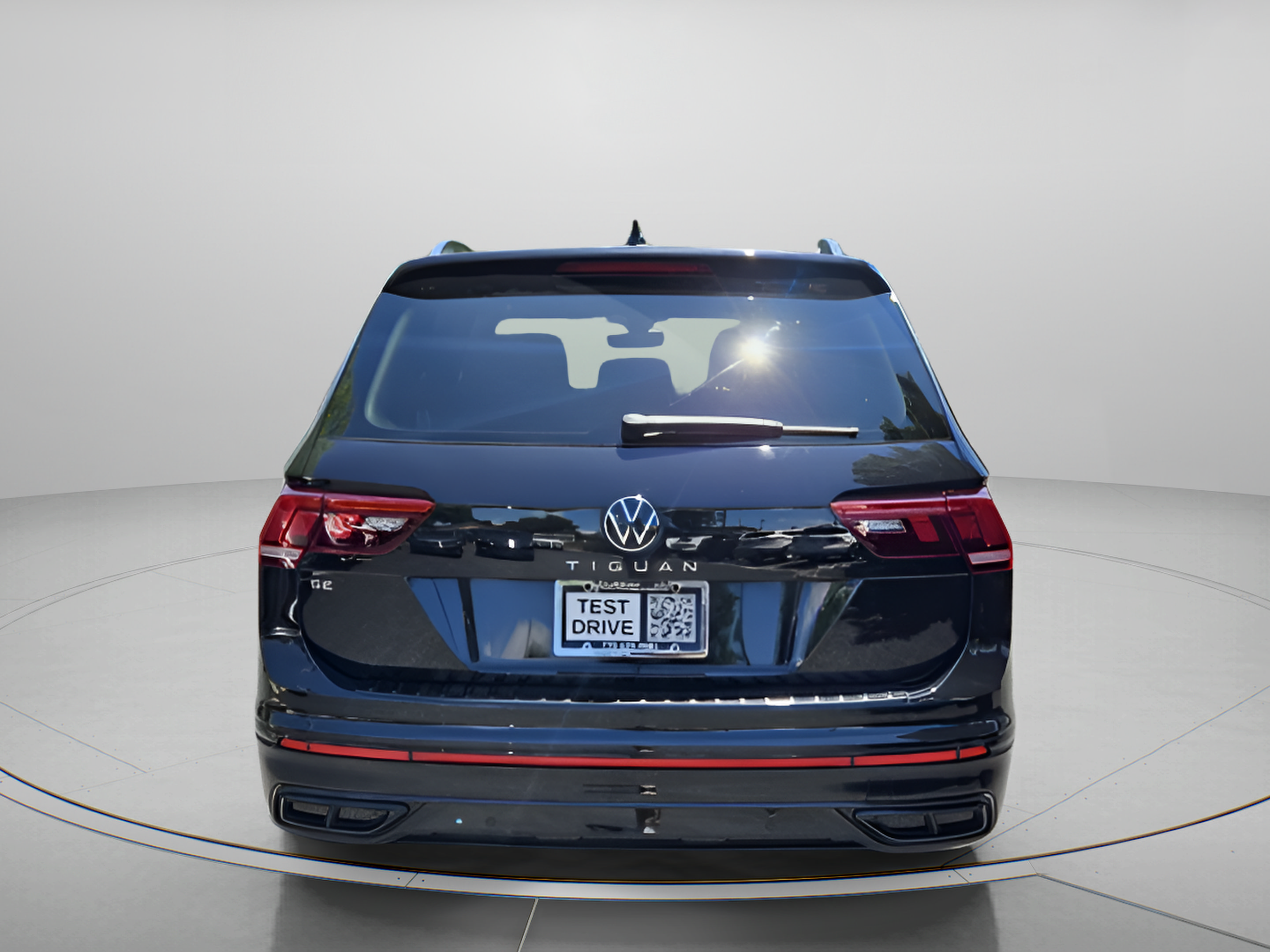 Certified 2024 Volkswagen Tiguan SE R-Line FWD image 4