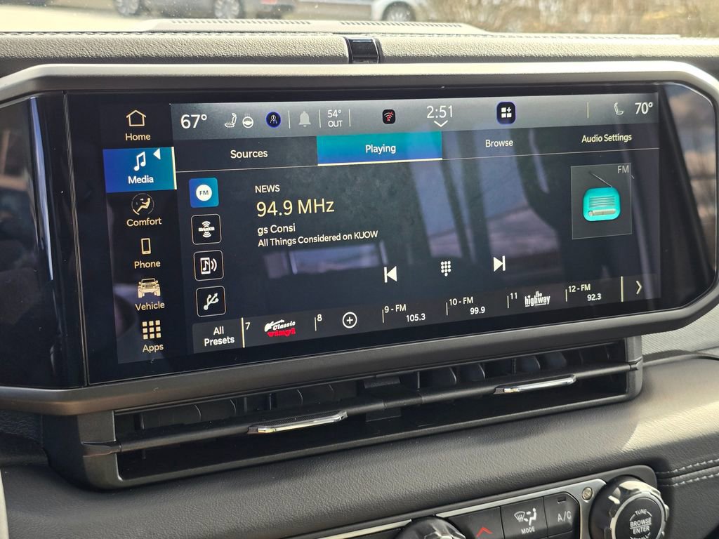 Used 2024 Jeep Wrangler Sahara image 28