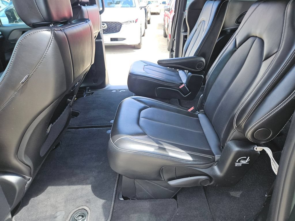 Used 2025 Chrysler Pacifica Select FWD image 24