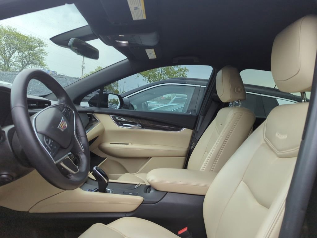 Used 2017 Cadillac XT5 FWD image 6