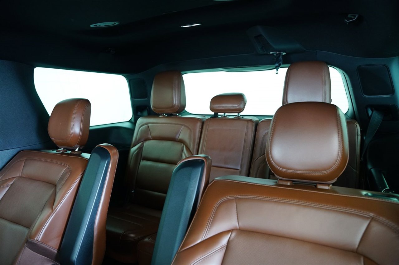 Used 2025 Lincoln Navigator Reserve image 24