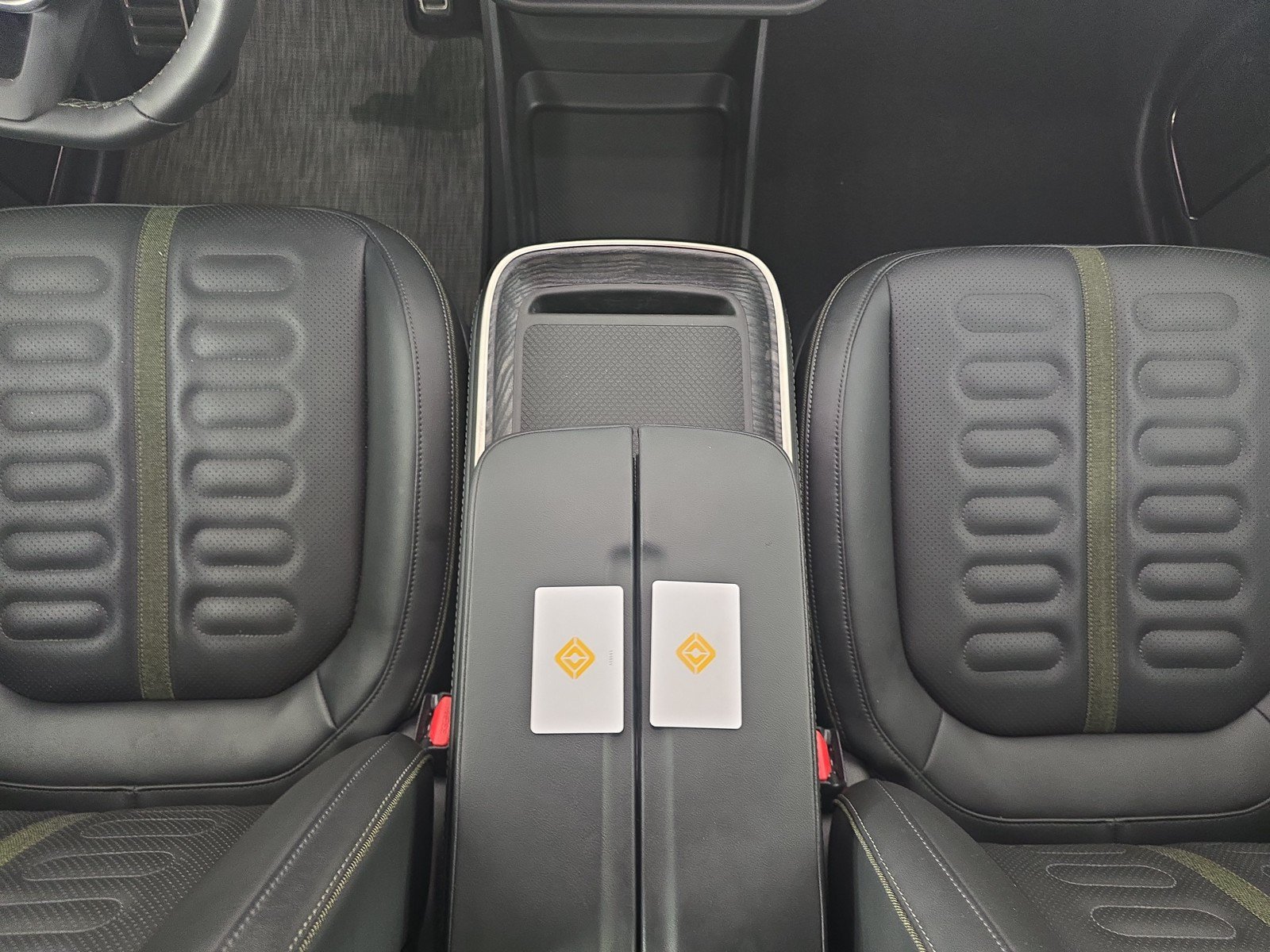 Used 2024 Rivian R1S Adventure AWD/4WD image 31