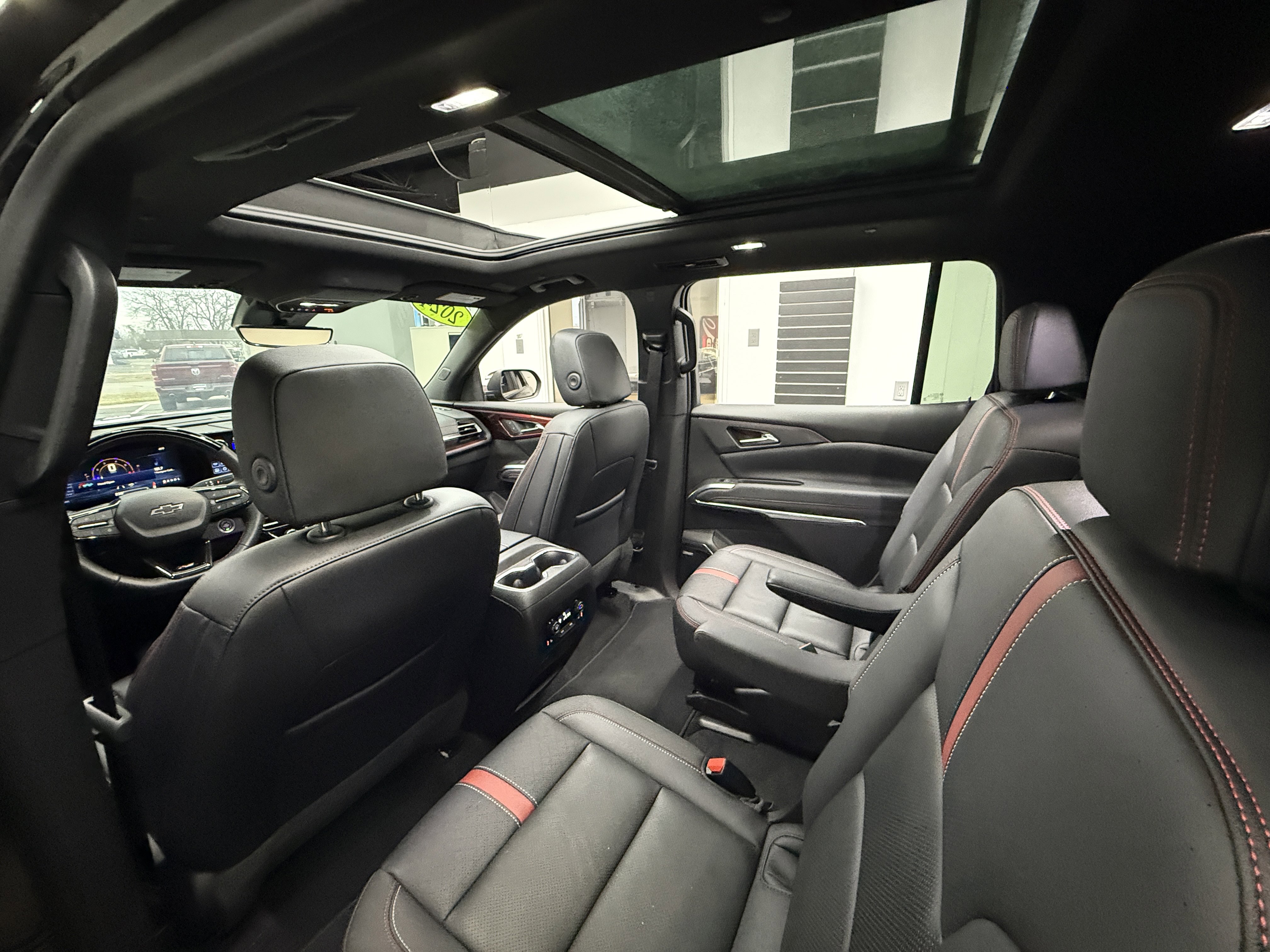 Used 2024 Chevrolet Traverse RS image 34