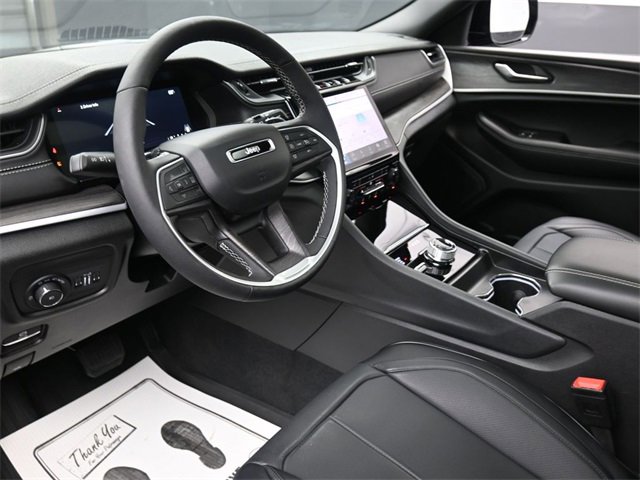 Used 2025 Jeep Grand Cherokee L Limited w/ Black Appearance Package image 14