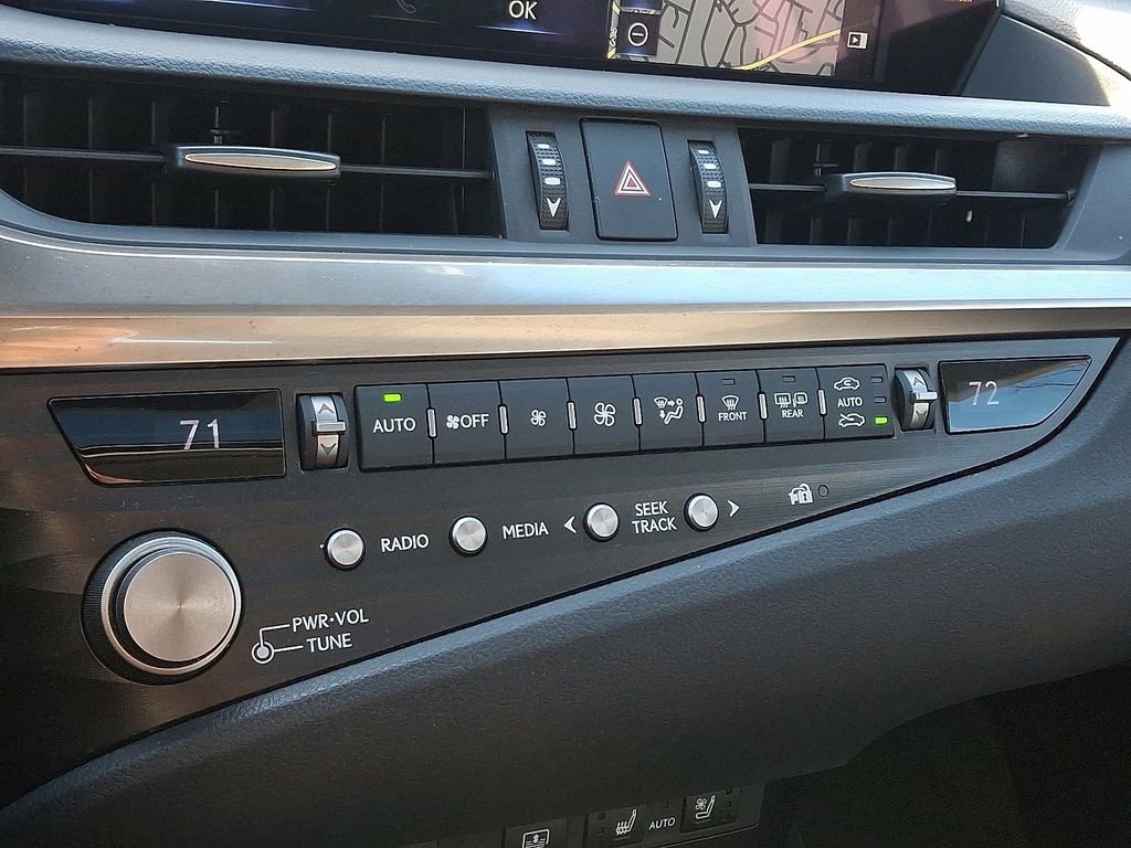 Used 2021 Lexus ES 300h w/ Accessory Package 2 image 17