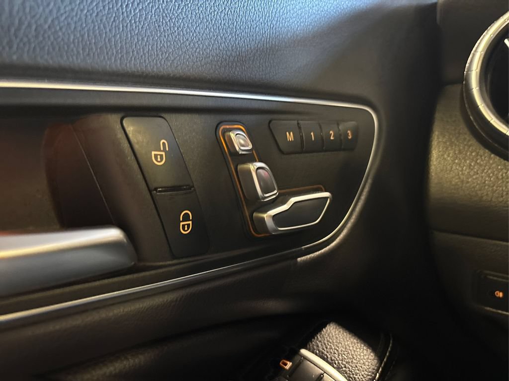 Used 2018 Mercedes-Benz CLA 250 4MATIC image 30