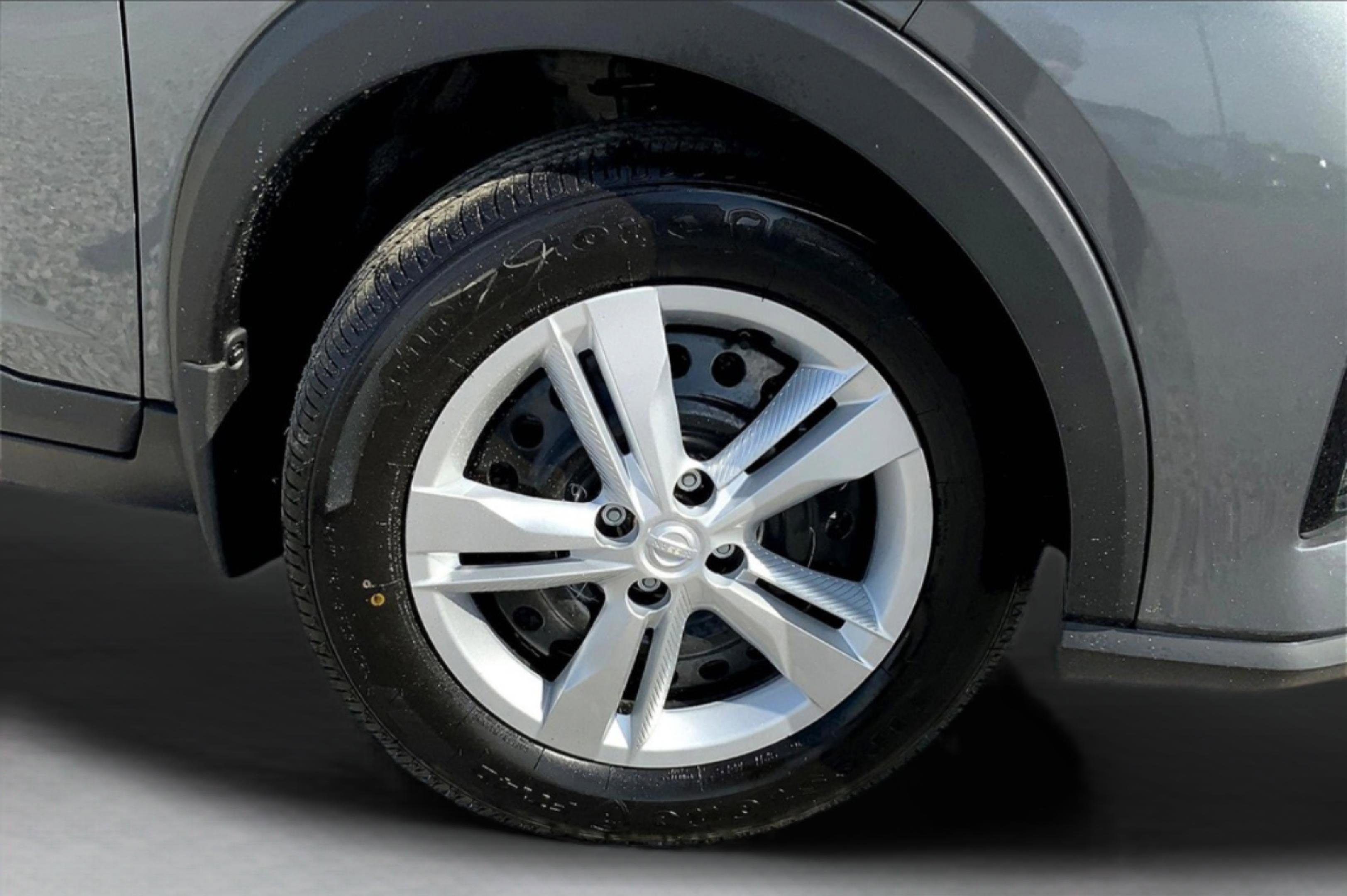 New 2025 Nissan Kicks Play S image 12