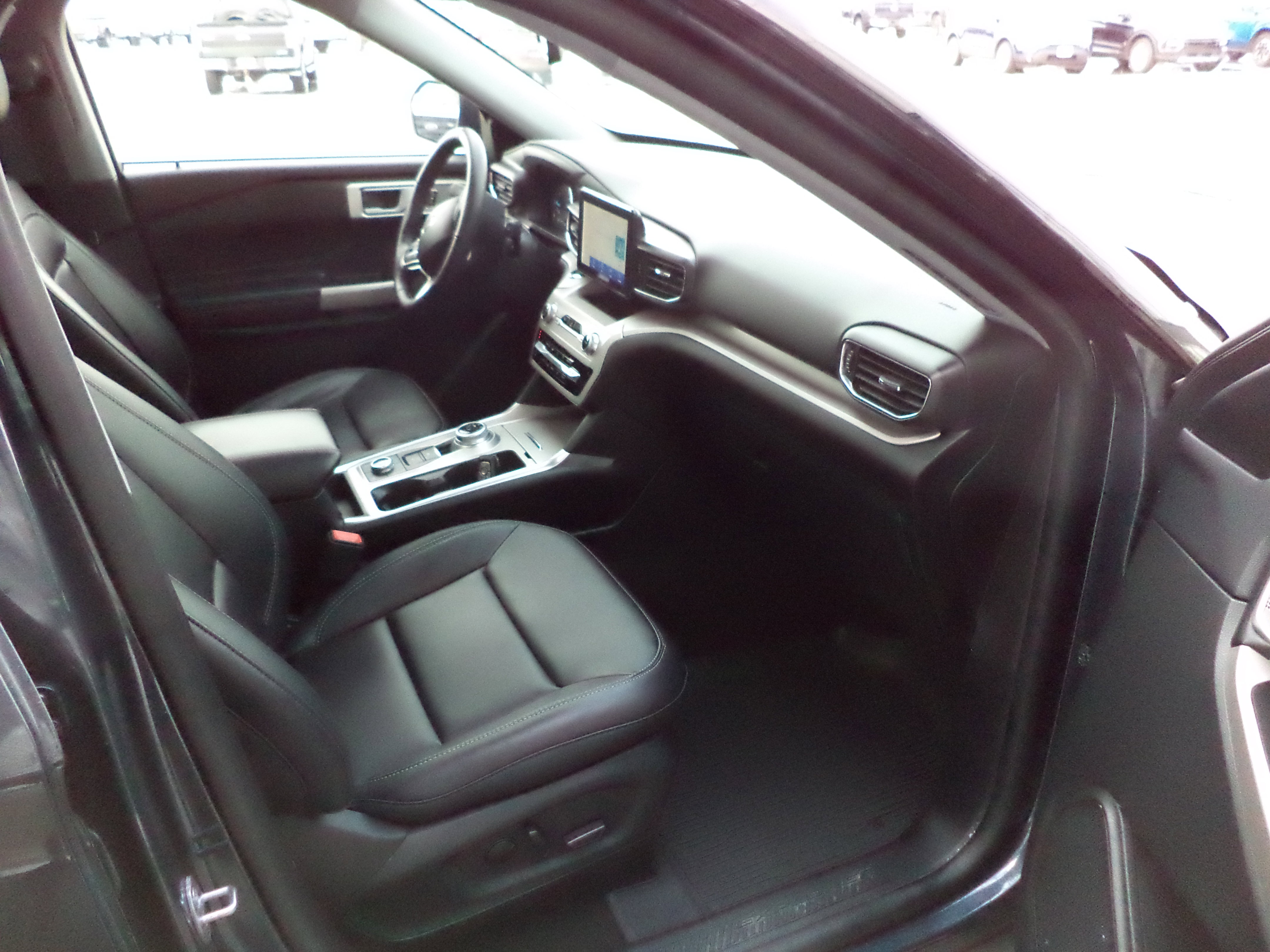 Used 2023 Ford Explorer XLT w/ Equipment Group 202A image 8