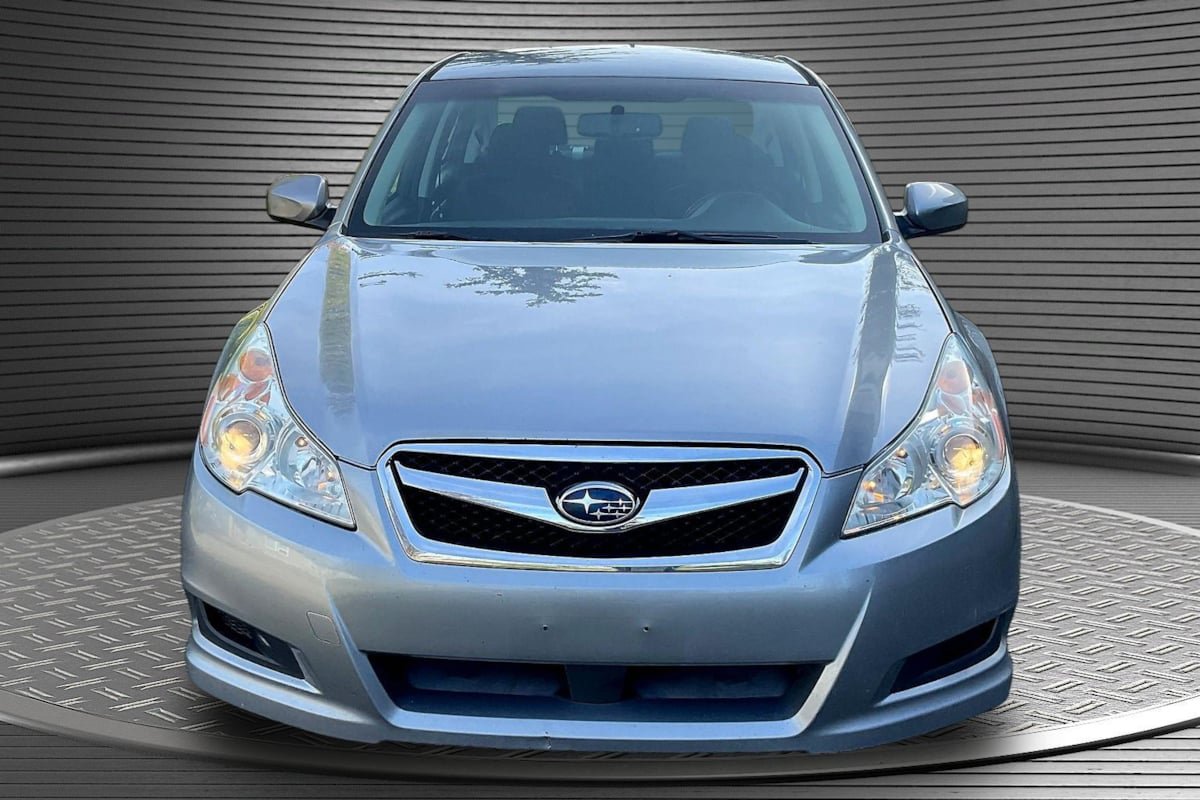 Used 2010 Subaru Legacy 2.5i Premium AWD/4WD image 2
