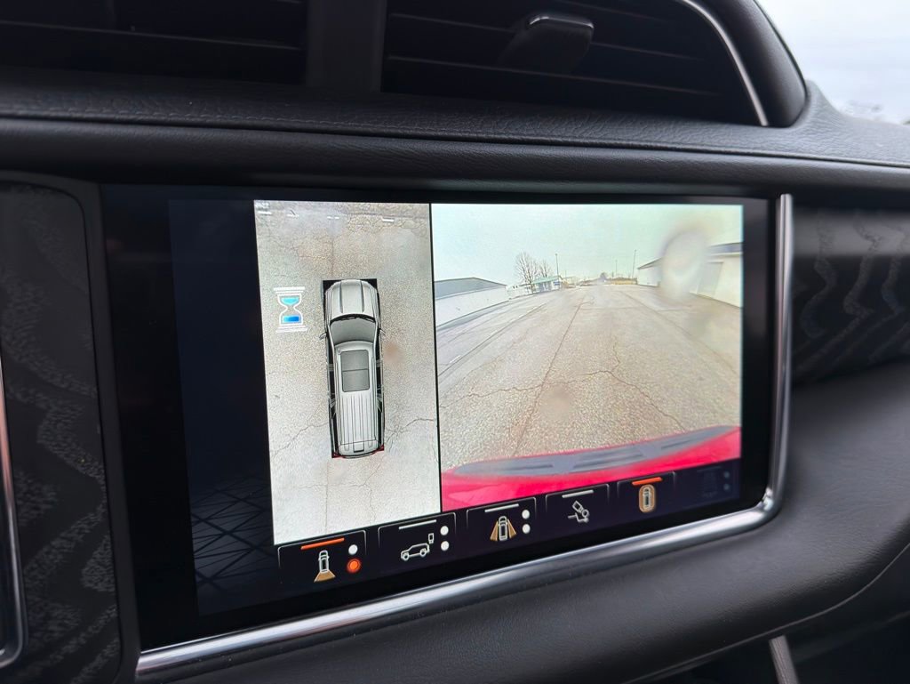 Used 2023 GMC Yukon XL Denali w/ Denali Reserve Package image 6