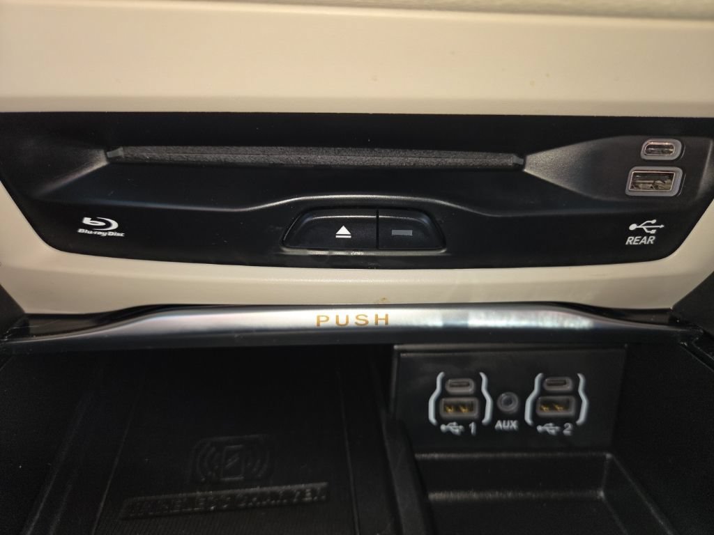 Certified 2023 Chrysler Pacifica Limited w/ Uconnect Theater Family Group AWD/4WD image 19