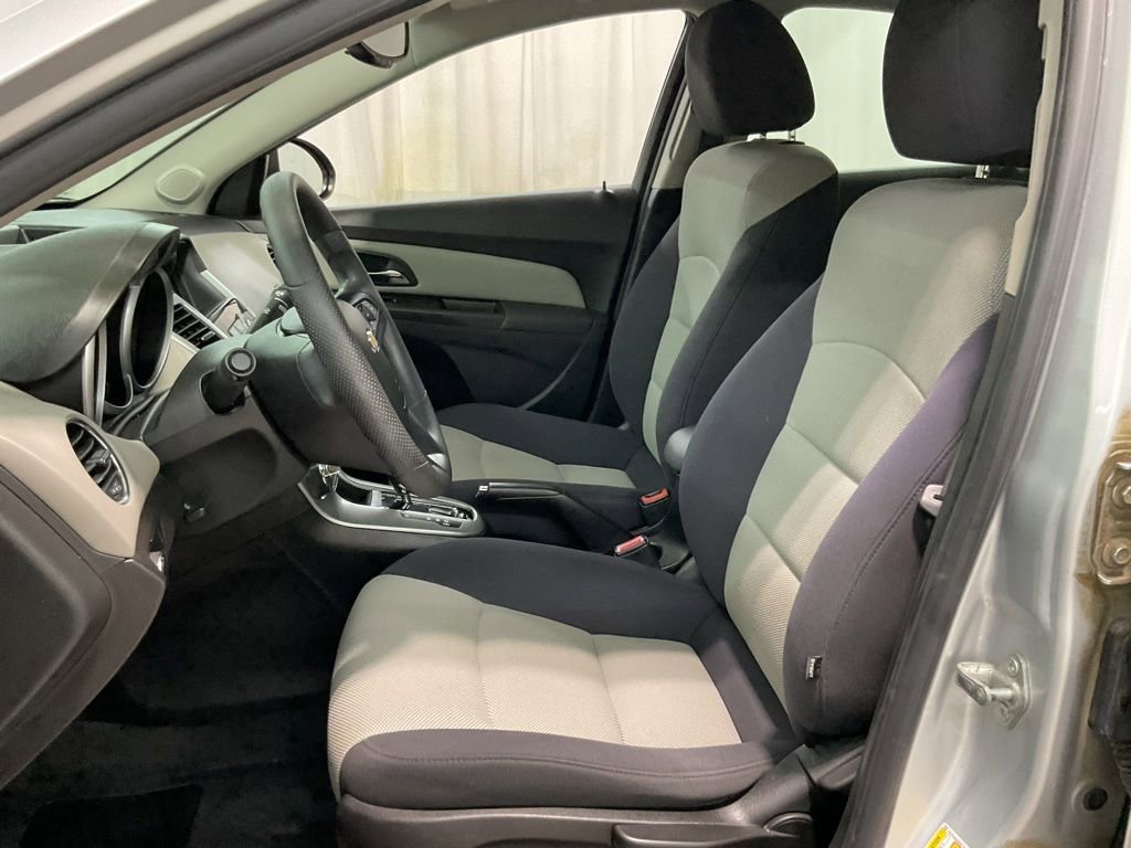 Used 2013 Chevrolet Cruze LS FWD image 18