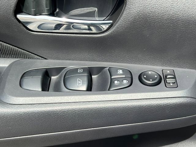 Used 2024 Nissan Kicks SV FWD image 13