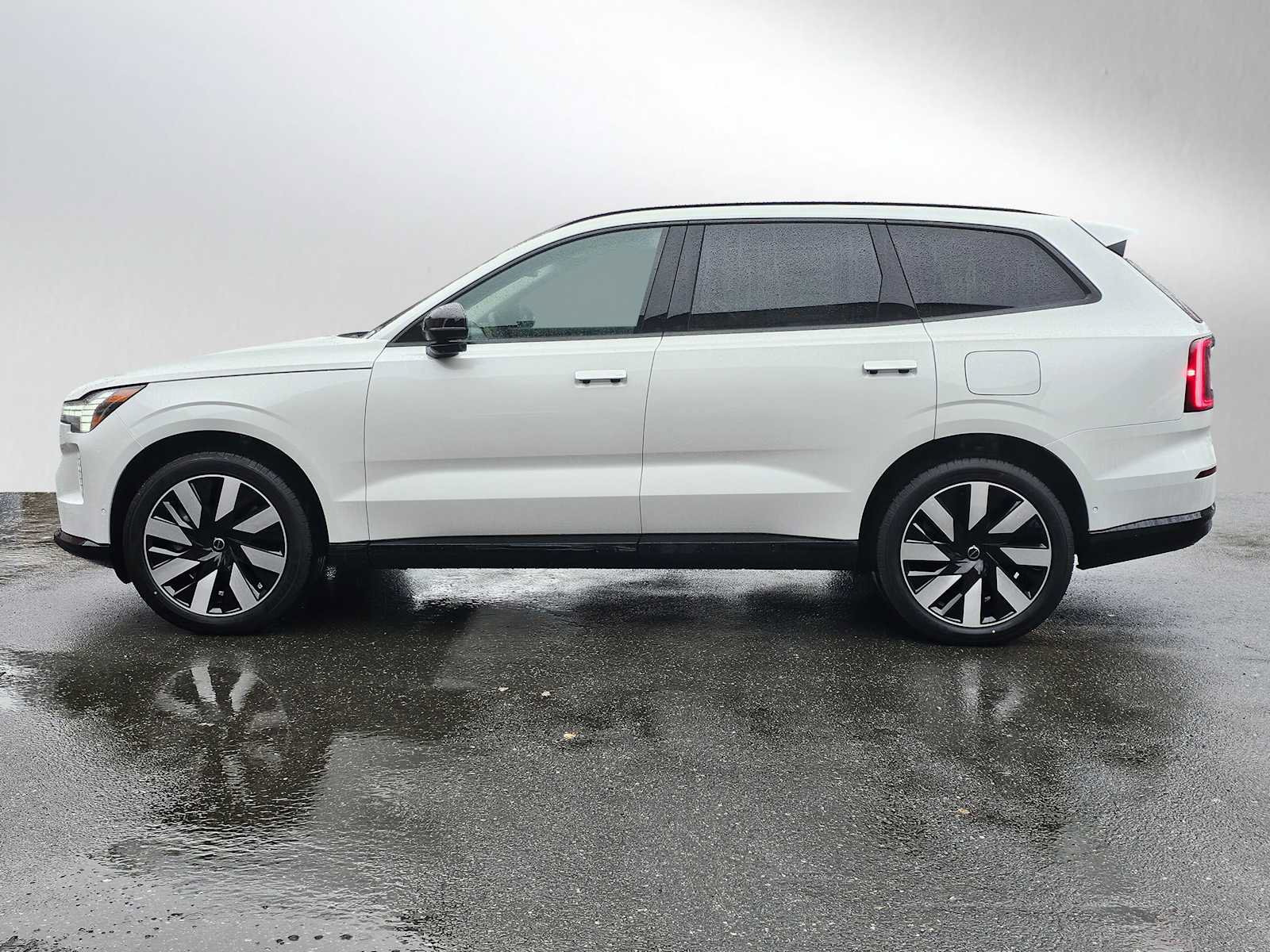 New 2025 Volvo EX90 Plus w/ Protection Package Premier AWD/4WD image 4