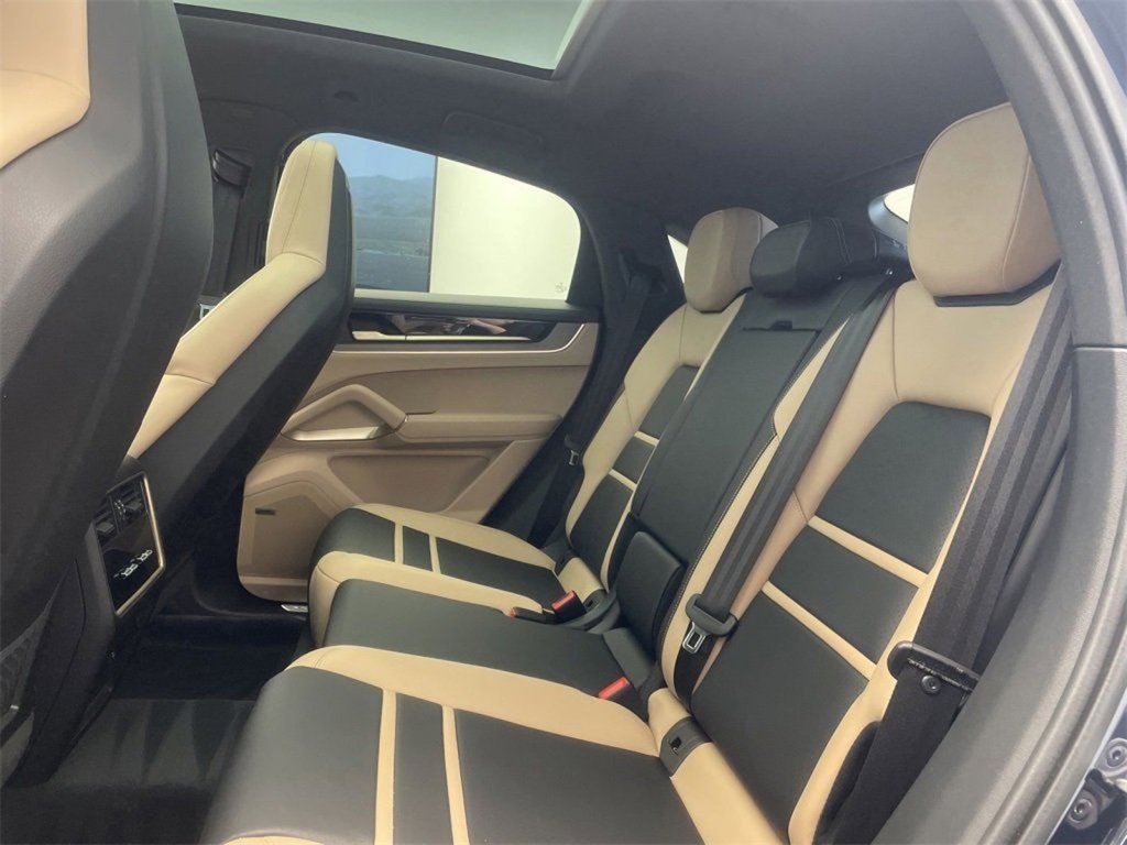 Certified 2025 Porsche Cayenne image 19