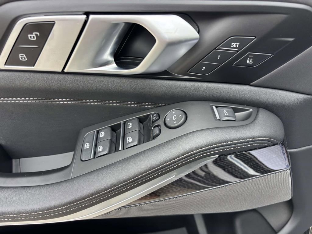 New 2026 BMW X5 xDrive40i w/ M Sport Package image 13