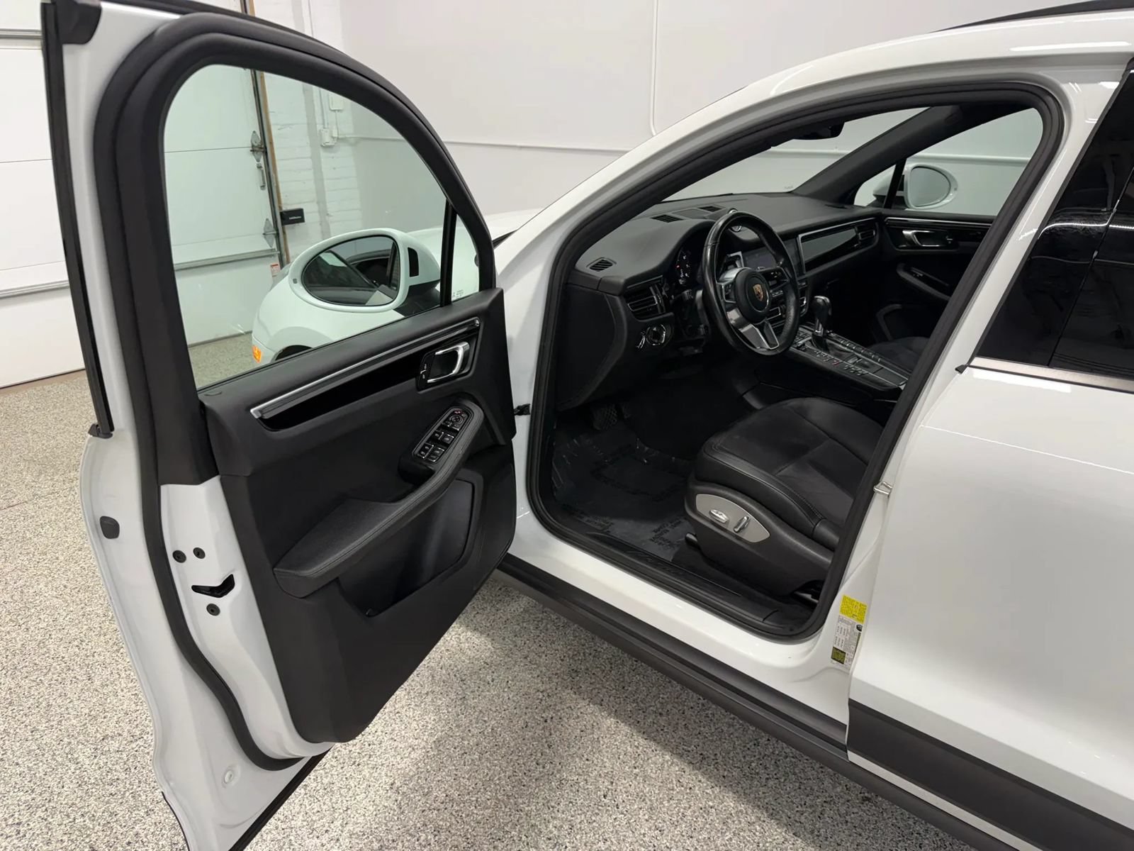 Used 2020 Porsche Macan AWD/4WD image 12