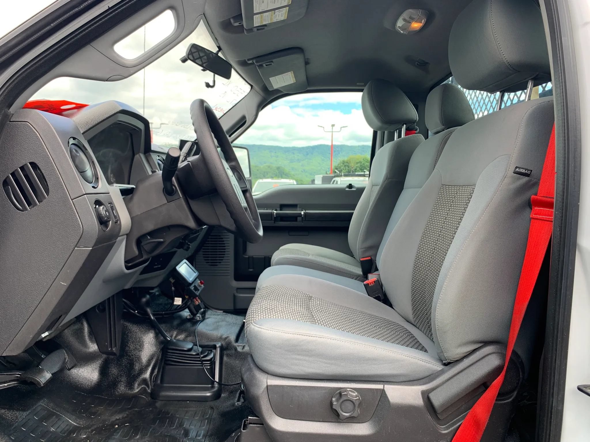 Used 2014 Ford F550 4x4 Regular Cab Super Duty image 10