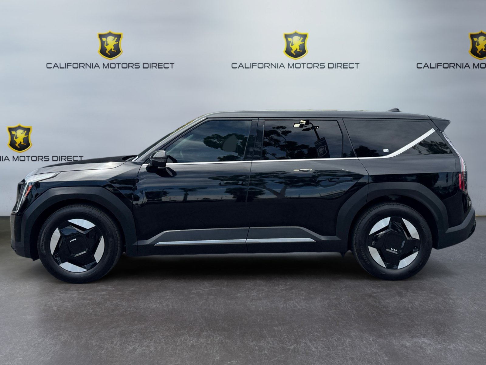 Used 2024 Kia EV9 Light Long Range RWD image 2