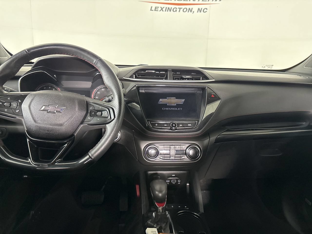 Used 2023 Chevrolet TrailBlazer RS w/ Sun and Liftgate Package FWD image 21
