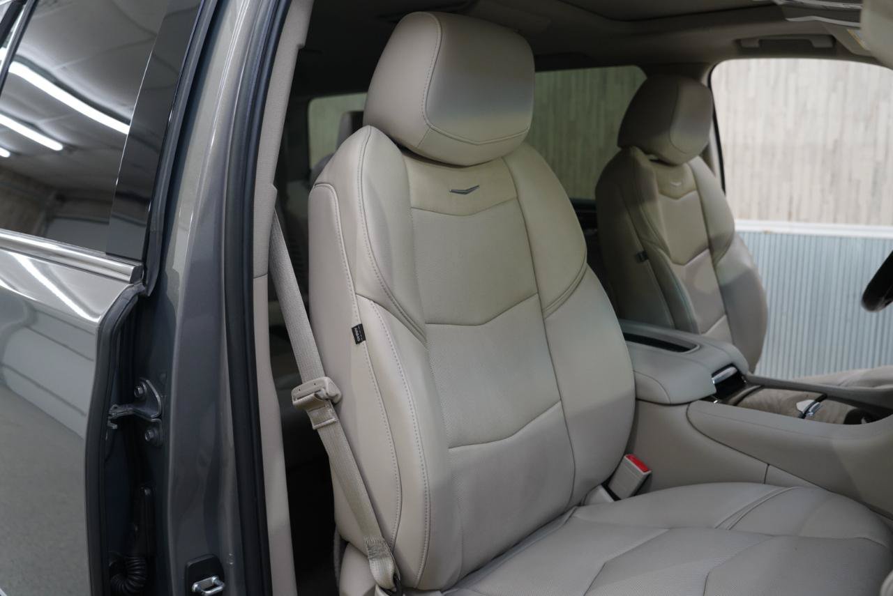 Used 2019 Cadillac Escalade Premium Luxury w/ LPO, Radiant Package AWD/4WD image 29