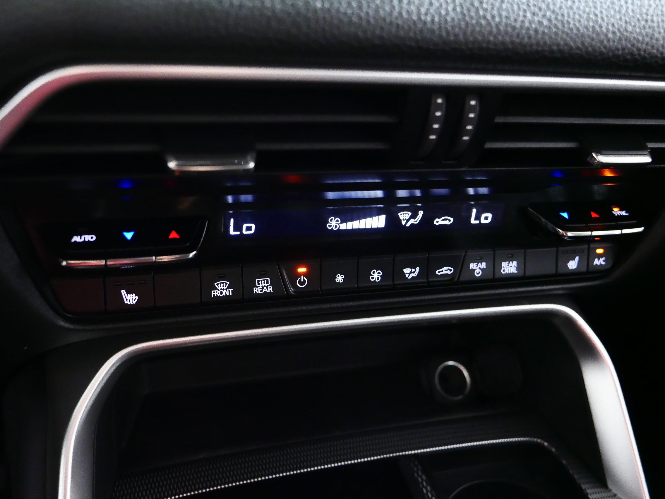 Used 2024 MAZDA CX-90 Plug-In Hybrid w/ Preferred AWD/4WD image 23