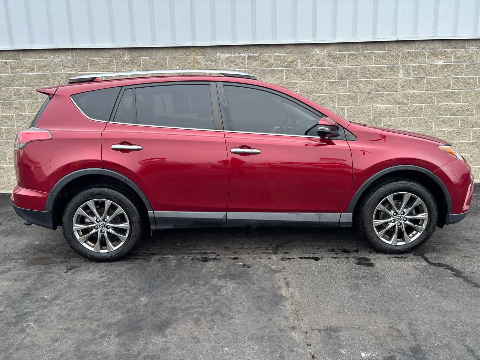 Used 2018 Toyota RAV4 Limited image 31