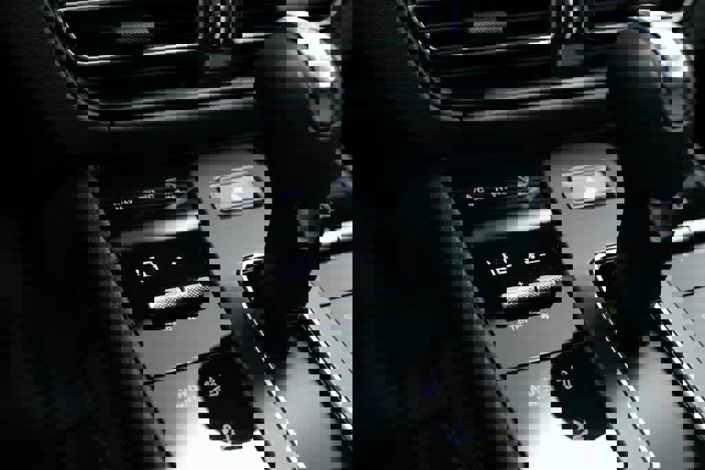 Certified 2025 Porsche Macan image 27